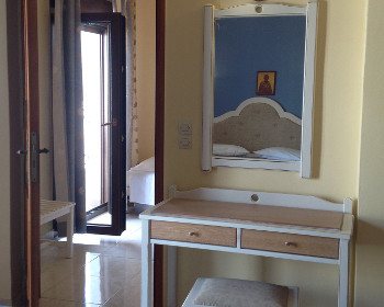 Iro Apartment